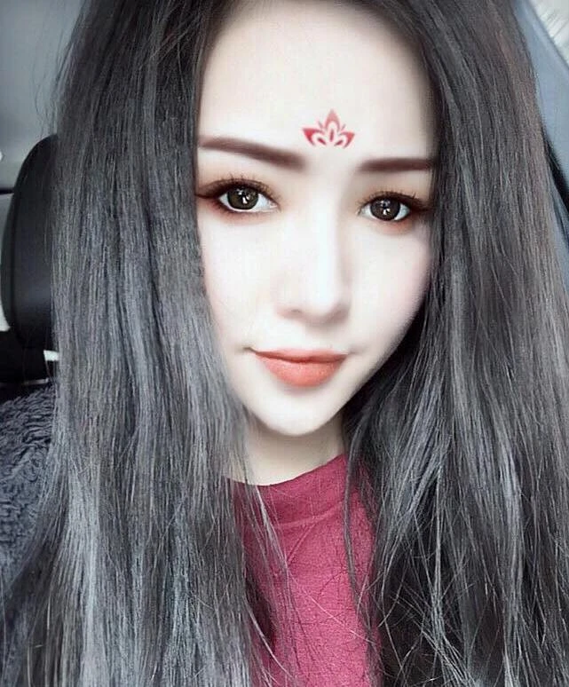 Hot girl Việt rủ nhau hoá thân thành Võ Tắc Thiên