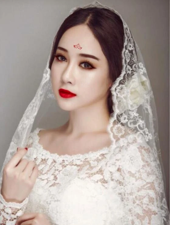 Hot girl Việt rủ nhau hoá thân thành Võ Tắc Thiên