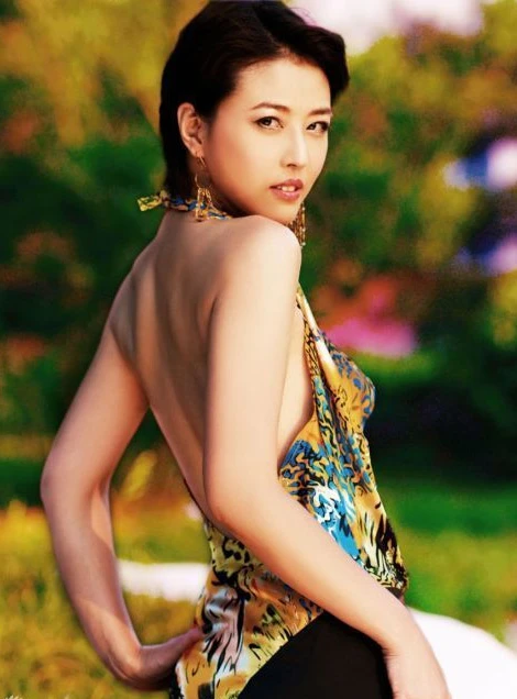 'Dương Thục Phi' Châu Hải Mỵ: 20 năm, nhan sắc vẫn vẹn nguyên ảnh 15 Sự quyến rũ của nữ diễn viên ngoài tứ tuần.