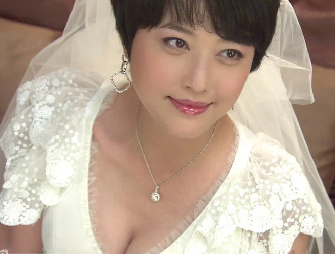 Sự quyến rũ của nữ diễn viên ngoài tứ tuần.