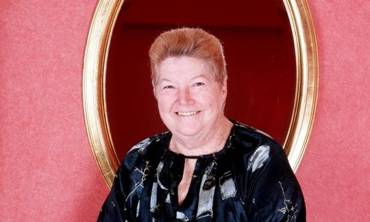 Tác giả 'Tiếng chim hót trong bụi mận gai' qua đời ảnh 2