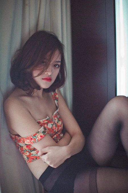 Thùy Anh táo bạo trong bộ ảnh mừng tuổi 20 ảnh 5