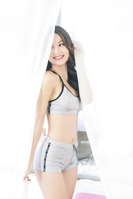 Diễm My 9X khoe eo thon ảnh 2