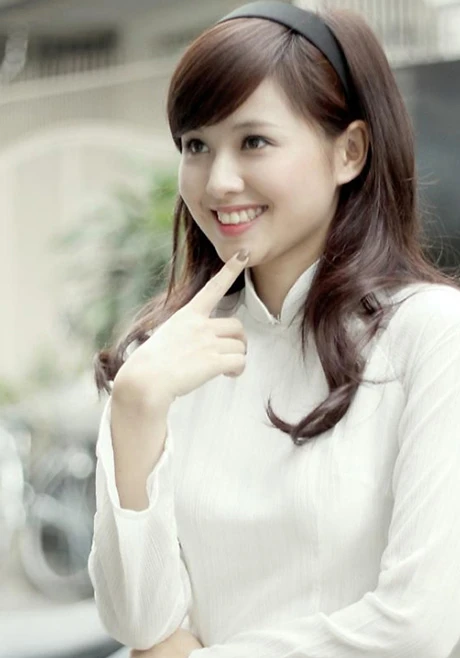 Nếu như trong trang phục áo dài học sinh, Tâm Tít lộ rõ vẻ đẹp ngây thơ, trong sáng...