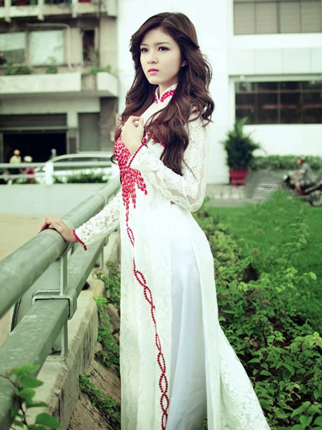 Kiêu sa trong tà áo dài truyền thống