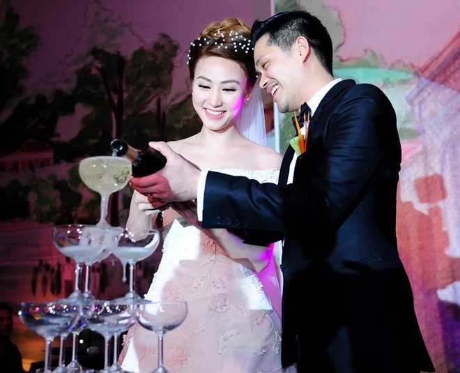 Ngân Khánh bị ép hôn chú rể trong tiệc cưới đặc biệt