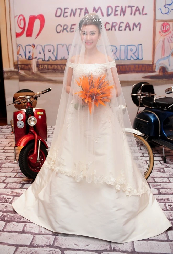 Ngân Khánh bị ép hôn chú rể trong tiệc cưới đặc biệt