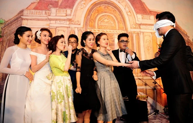 Ngân Khánh bị ép hôn chú rể trong tiệc cưới đặc biệt