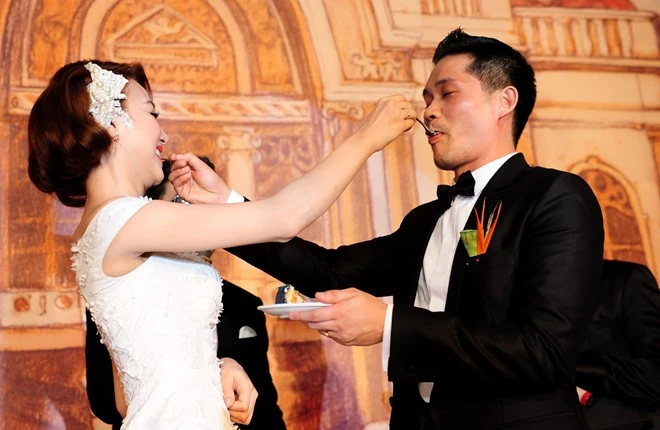 Ngân Khánh bị ép hôn chú rể trong tiệc cưới đặc biệt