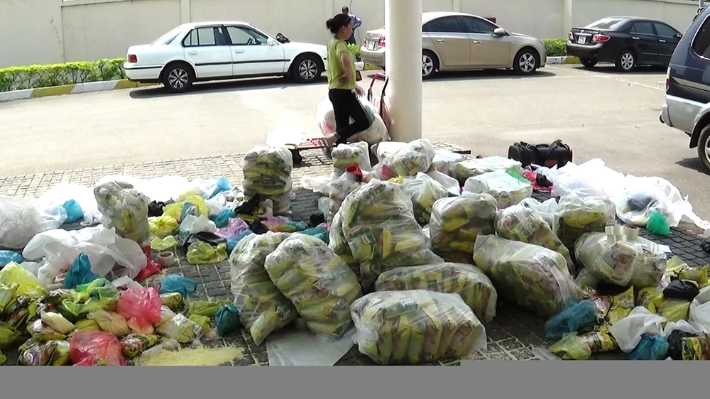 Số hạt nêm &nbsp;Knorr giả mà các công nhân đem trả lại&nbsp;