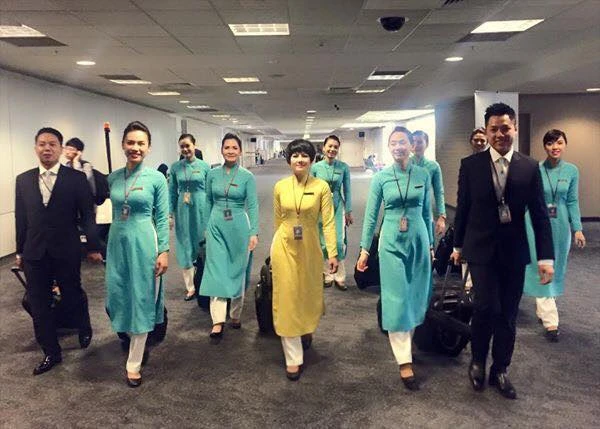 áo-dài, trang-phục, tiếp-viên, hàng-không, Vietnam-Airlines, máy-bay, tranh-cãi, đồng-phục áo-dài, trang-phục, tiếp-viên, hàng-không, Vietnam-Airlines, máy-bay, tranh-cãi, đồng-phục