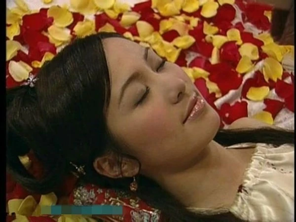 Kiều nữ Hoa ngữ lúc ngủ vẫn đẹp hút hồn