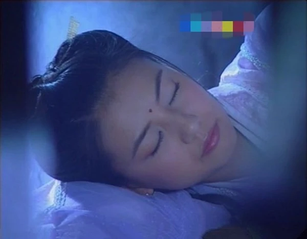 Kiều nữ Hoa ngữ lúc ngủ vẫn đẹp hút hồn