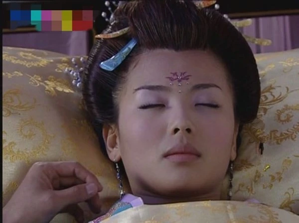 Kiều nữ Hoa ngữ lúc ngủ vẫn đẹp hút hồn