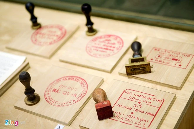 Dùng container trưng bày ma túy, còng số 8, sừng tê giác