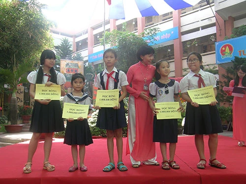 Chùm ảnh 50 năm thành lập trường và giỗ cụ Phan Chu Trinh ảnh 11