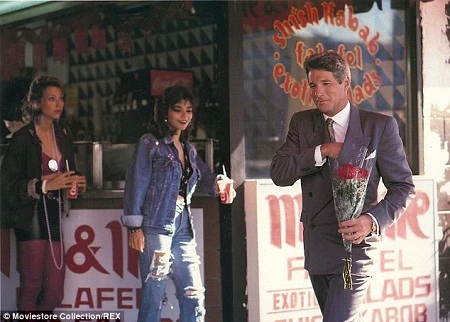 'Người đàn bà đẹp' hé lộ một kết thúc cay đắng sau 25 năm ảnh 8 Trong kịch bản được xây dựng lại, Richard Gere trở thành chàng hoàng tử lịch lãm, nhân hậu.