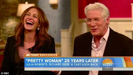 'Người đàn bà đẹp' hé lộ một kết thúc cay đắng sau 25 năm ảnh 10 Julia Roberts và Richard Gere 25 năm sau khi xuất hiện trong “Người đàn bà đẹp”.