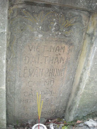 Bia mộ Đại thần Lê Văn Phong