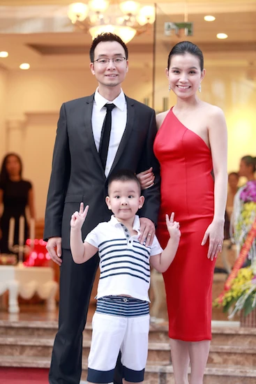 Các nhóc tỳ nổi tiếng showbiz Việt là bản sao của bố ảnh 14