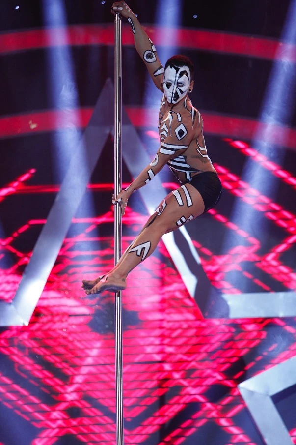 Chàng trai múa cột Mai Quốc Anh