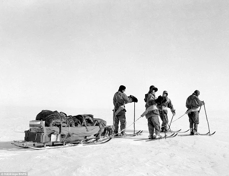 Ảnh hiếm chụp chuyến thám hiểm bi kịch trở nên đắt giá