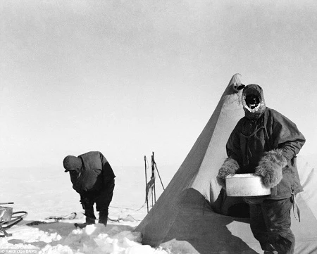 Ảnh hiếm chụp chuyến thám hiểm bi kịch trở nên đắt giá