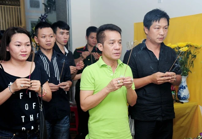 Sao Việt bùi ngùi tiễn đưa nghệ sĩ hài Đăng Lưu 