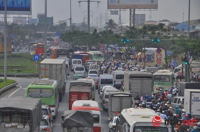 Đường phố Sài Gòn xưa và nay đã thay đổi rất nhiều. TP. Hồ Chí Minh ngày nay đã xây dựng và mở rộng nhiều tuyến đường lớn ở các cửa ngõ phía Đông, phía Tây Sài Gòn.