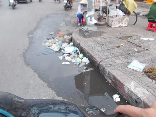 Rác thải, rác sinh hoạt vẫn đứng chờ ảnh 3