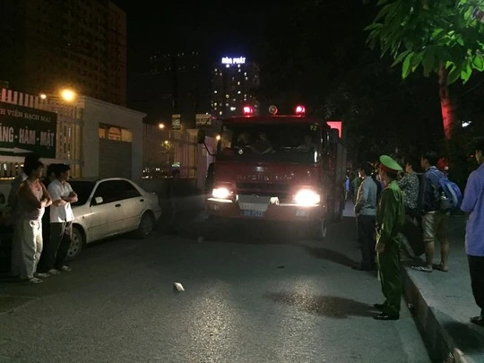 3 xe chữa cháy được điều đến hiện trường để dập lửa