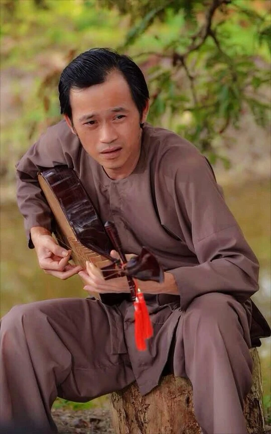 Hoài Linh truyền nước biển vẫn không quên “dí dỏm”