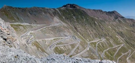 Những con đường kỳ vĩ và hiểm trở nhất trên thế giới