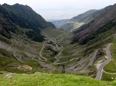 Những con đường kỳ vĩ và hiểm trở nhất trên thế giới