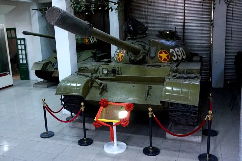 xe tăng 390, dinh Độc Lập, Françoise Demulder, xe tăng xe tăng 390, dinh Độc Lập, Françoise Demulder, xe tăng