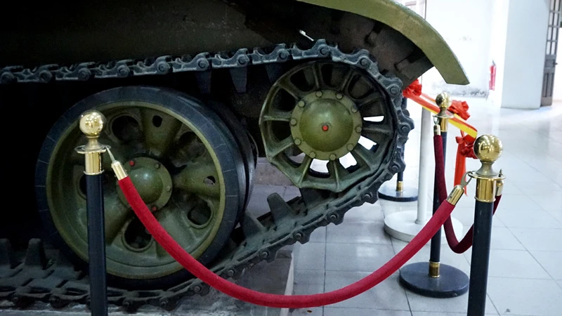 xe tăng 390, dinh Độc Lập, Françoise Demulder, xe tăng xe tăng 390, dinh Độc Lập, Françoise Demulder, xe tăng