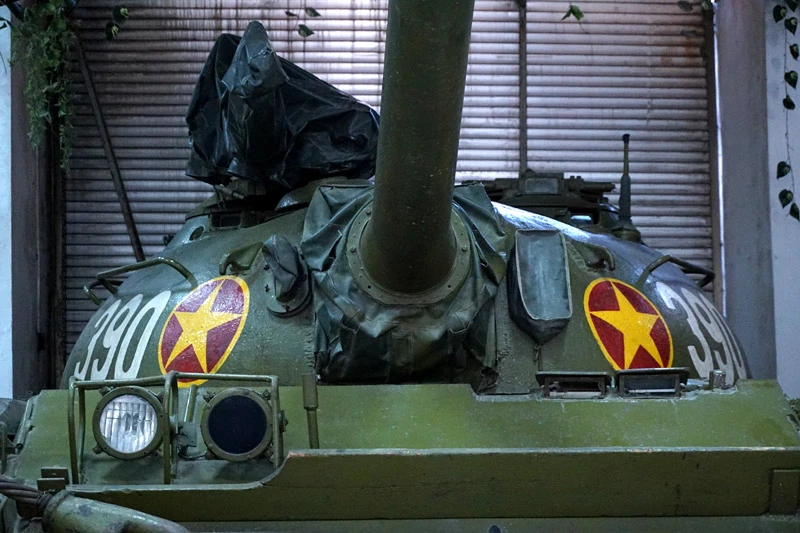 xe tăng 390, dinh Độc Lập, Françoise Demulder, xe tăng xe tăng 390, dinh Độc Lập, Françoise Demulder, xe tăng