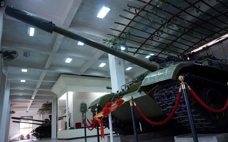 xe tăng 390, dinh Độc Lập, Françoise Demulder, xe tăng xe tăng 390, dinh Độc Lập, Françoise Demulder, xe tăng