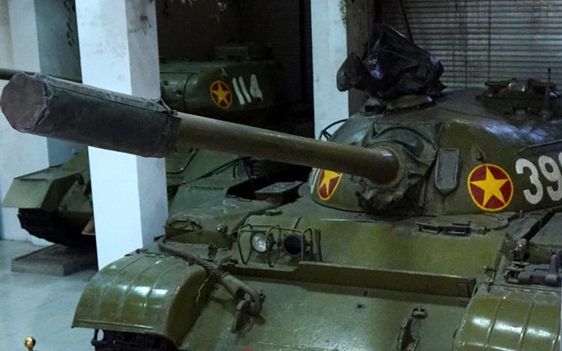 xe tăng 390, dinh Độc Lập, Françoise Demulder, xe tăng xe tăng 390, dinh Độc Lập, Françoise Demulder, xe tăng