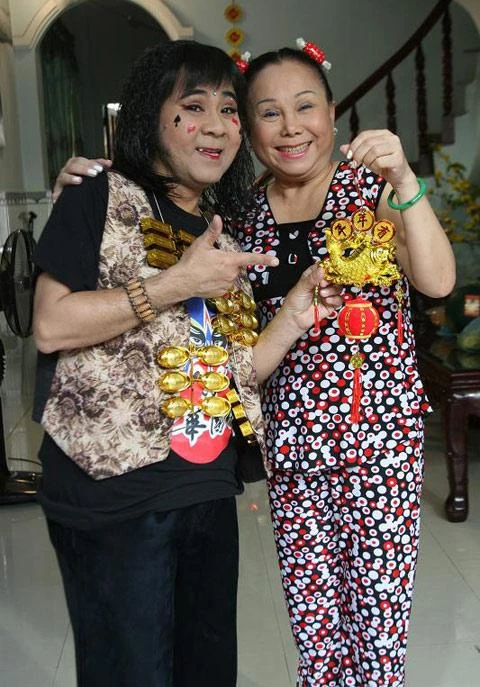 NS Kiều Mai Lý và Bạch Long trong một chương trình hài kịch