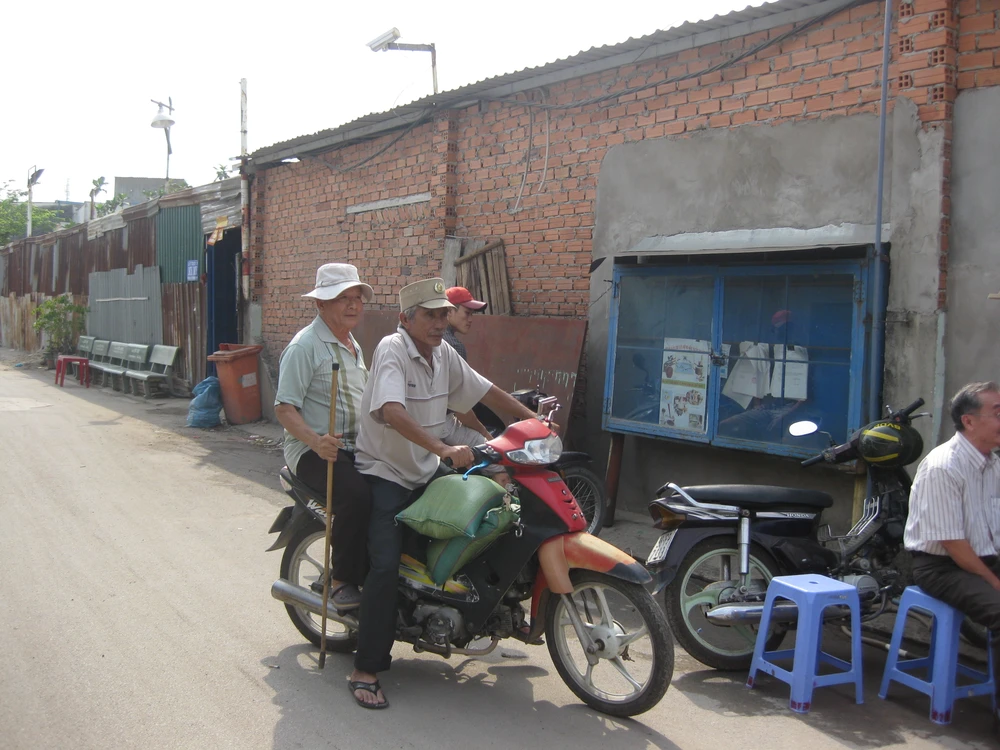 Trao 1,5 tấn gạo cho bà con nghèo ảnh 4