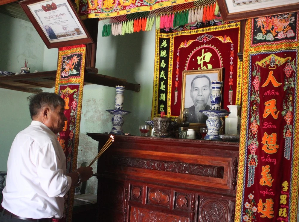 Bia tưởng niệm&nbsp;