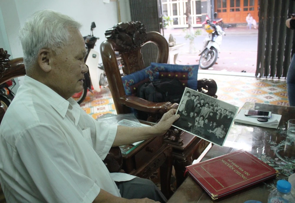 Bia tưởng niệm&nbsp;