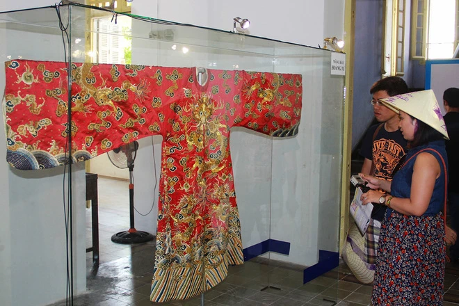 Trưng bày trang phục của vua, quan triều Nguyễn ảnh 3