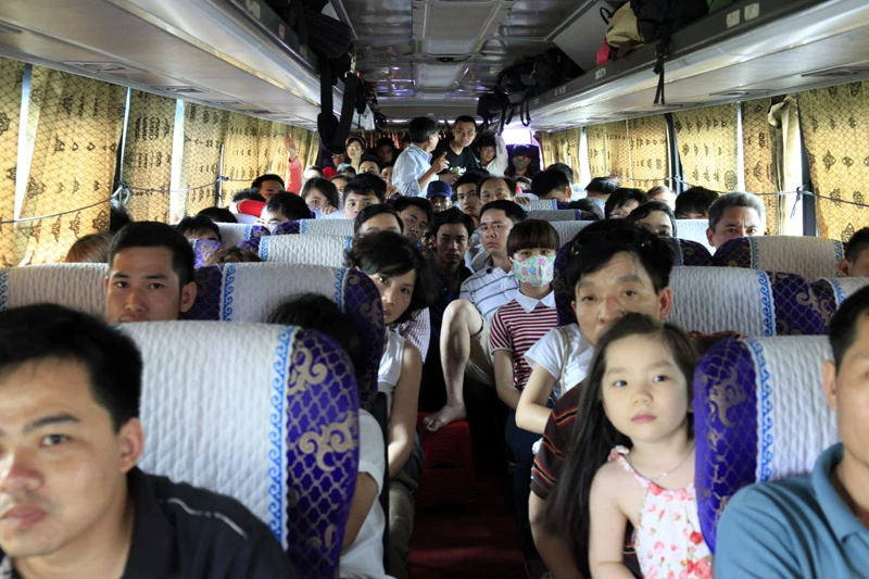 Bắt giữ, xe khách, trăm người, nắng nóng