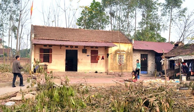 Gia cảnh khó khăn của chị Nguyễn Thị Thủy - vợ của tử tù Thân Nhân Thịnh.