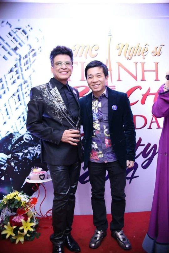 Thanh Bạch tận hưởng sinh nhật bên bạn bè