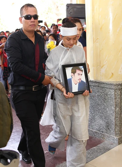 kieu-oanh-om-anh-chong-3144-1431163433.j