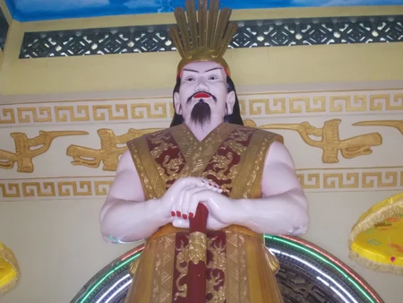 Tượng Quốc Tổ Vua Hùng gây tranh cãi trên cộng đồng mạng