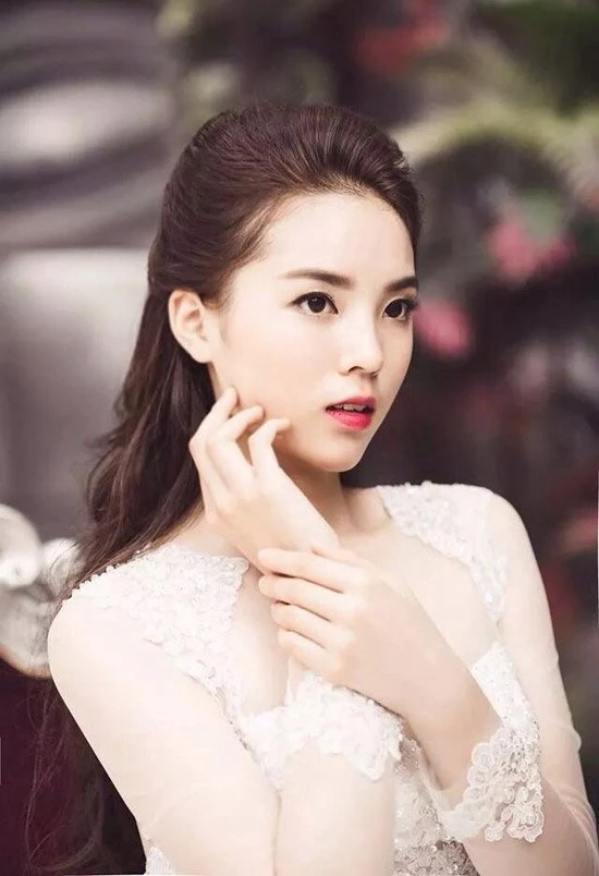 hoa hậu, hút mắt, Võ Hoàng Yến, Đặng Thu Thảo